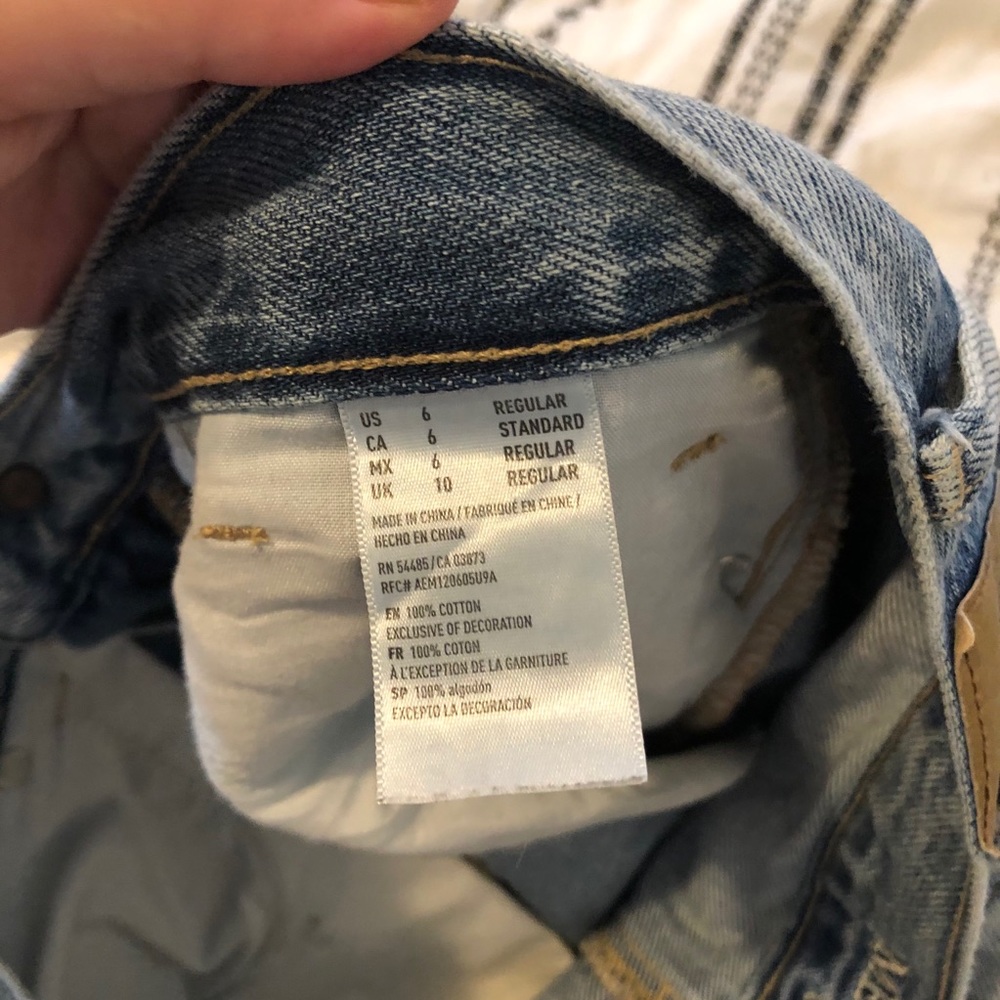 AE Distressed Mom Jean - Picture 6 of 6